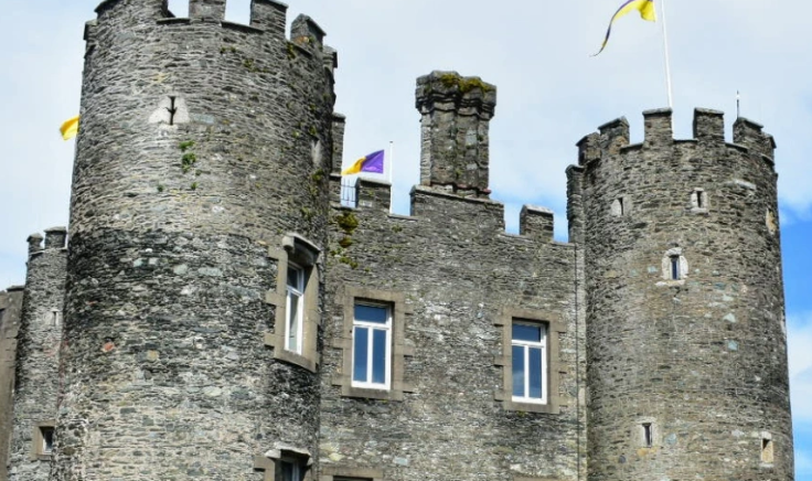  Located in the Province of Leinster in the beautiful County of Wexford is the town of Enniscorthy