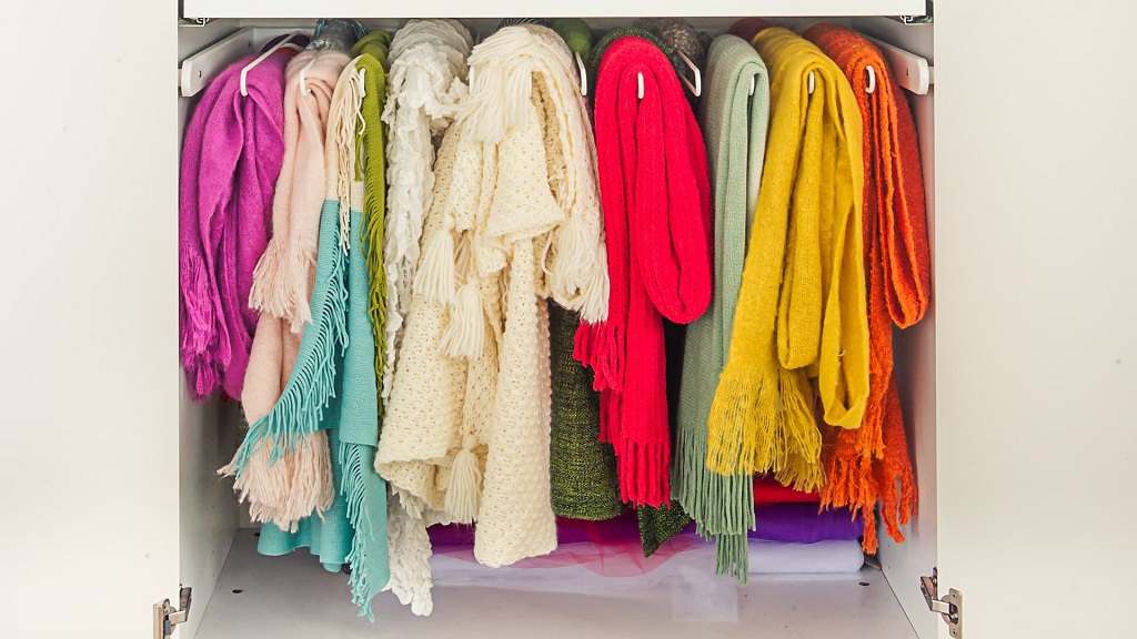 How does Marie Kondo organize scarves